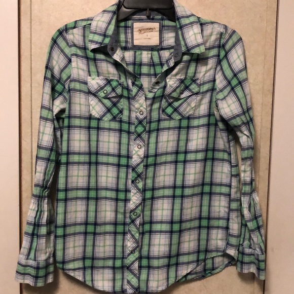 Tops - Cute plaid shirt - Size Small - EUC